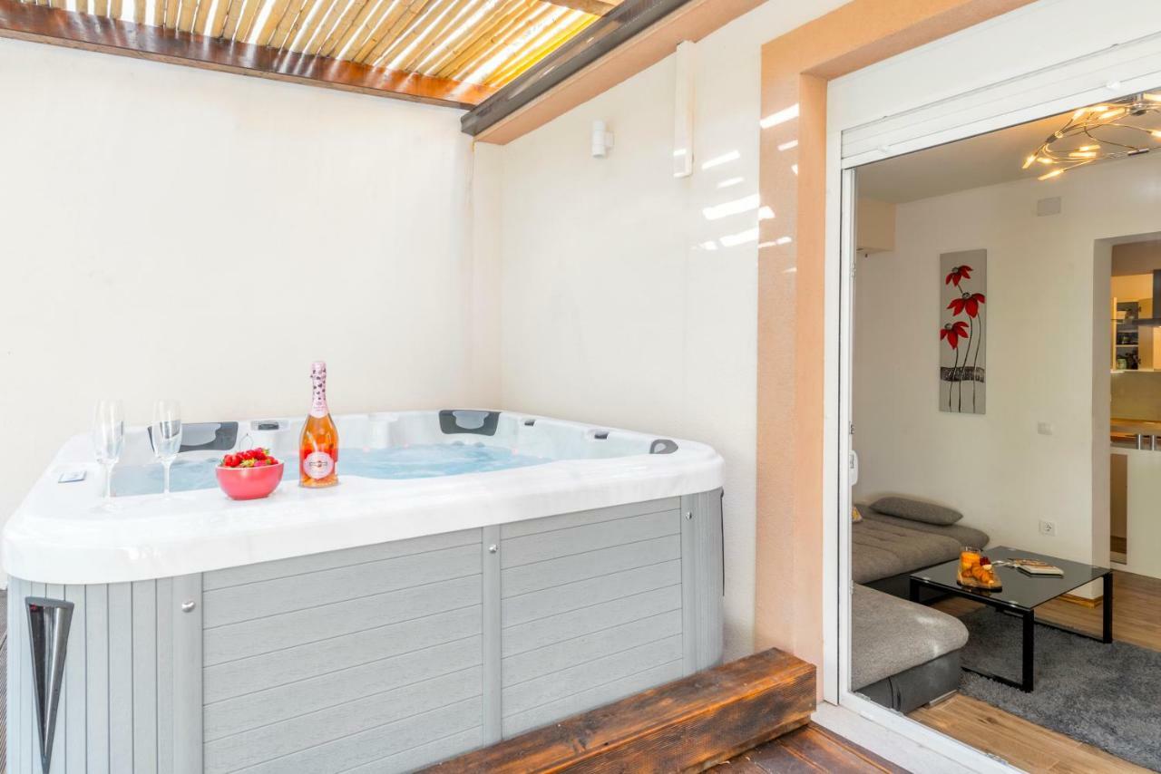 Alena Luxury Apartment With Jacuzzi 斯普利特 外观 照片